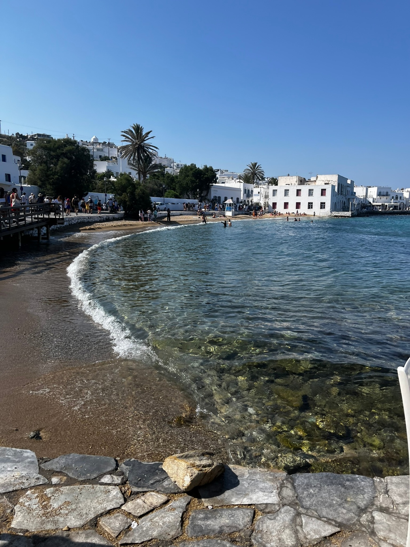 Aguas cristalinas junto al casco antiguo