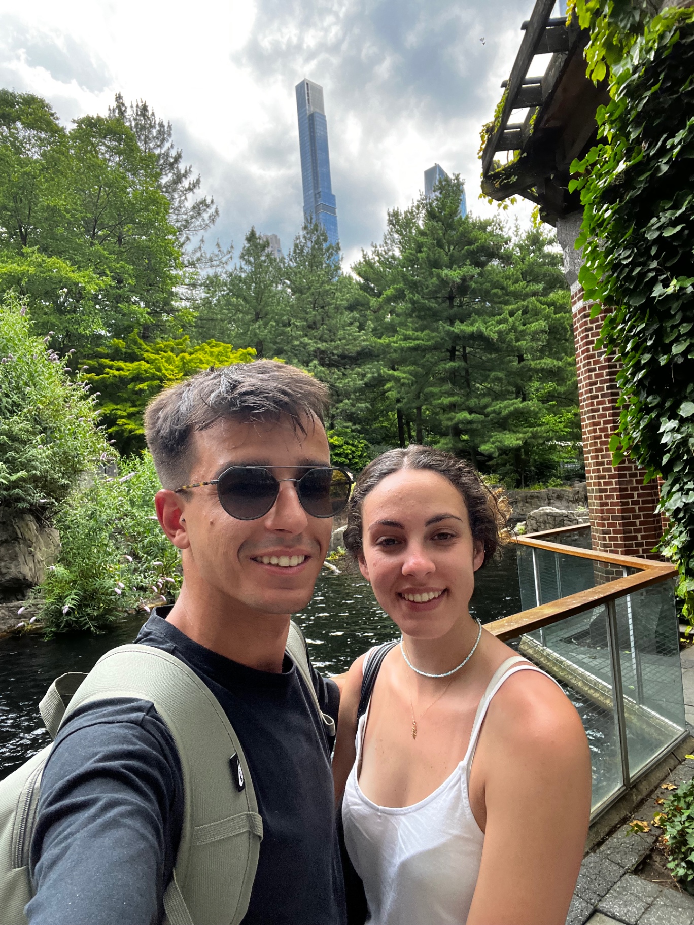 Selfie en Central Park con el rascacielos de Billionaires' Row asomando