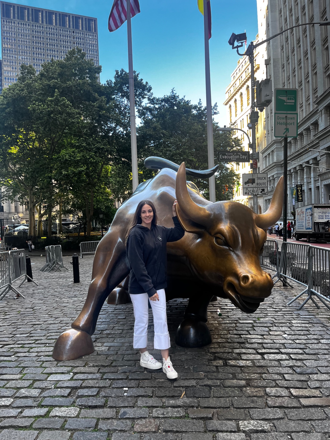 Junto al Charging Bull de Wall Street en el Distrito Financiero