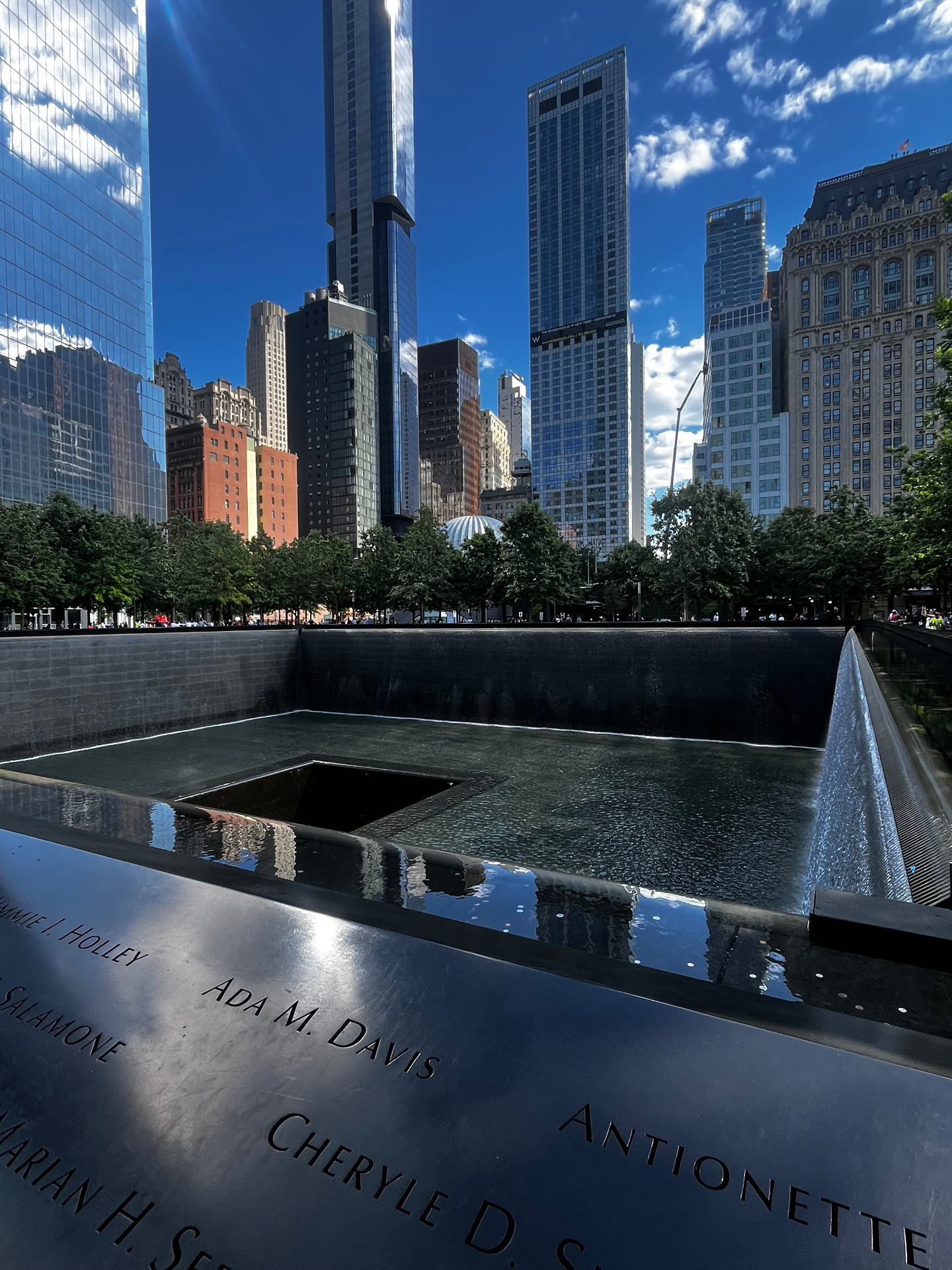 Memorial del 11-S con el skyline del Downtown al fondo