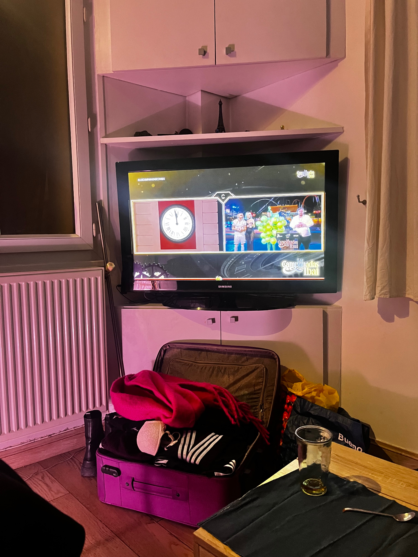 Noche de fin de año en el apartamento de París