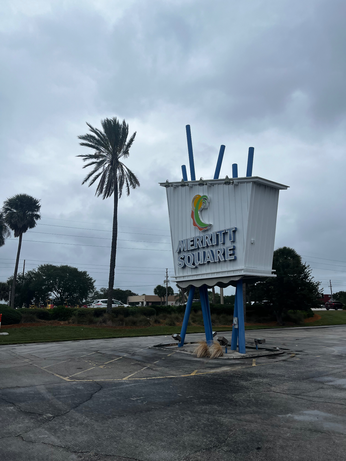 Cartel icónico de Merritt Square con palmeras de Florida